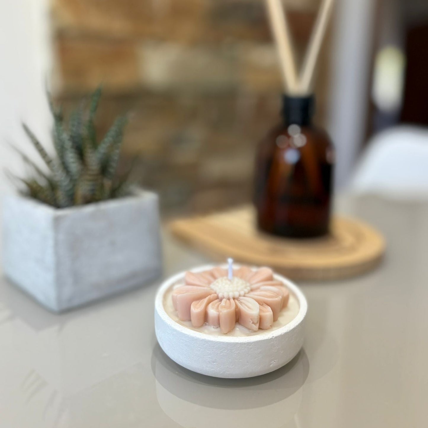 Vela redonda artesanal en flor