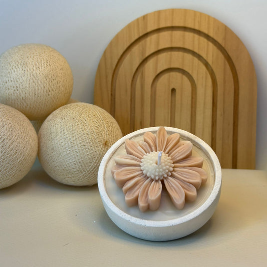 Vela redonda artesanal en flor