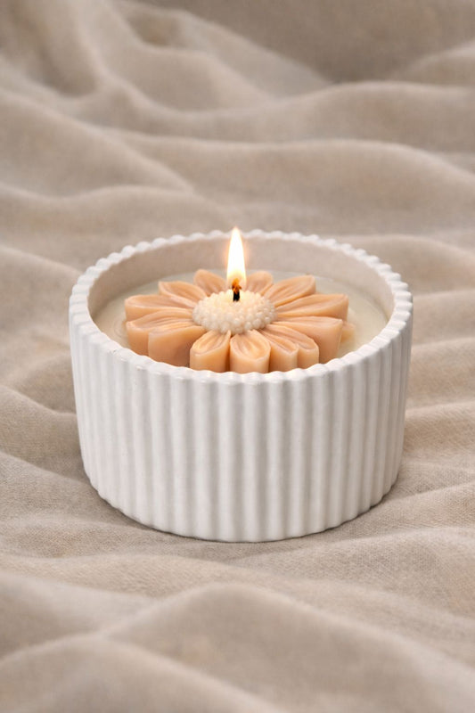 Vela artesanal en flor terracota