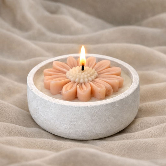 Vela redonda artesanal en flor